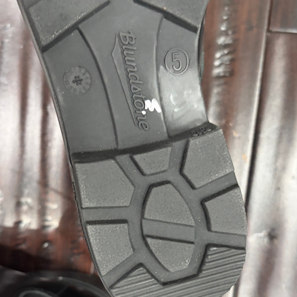 Blundstone Women's Glossy Black Boots - Picture 2 of 4